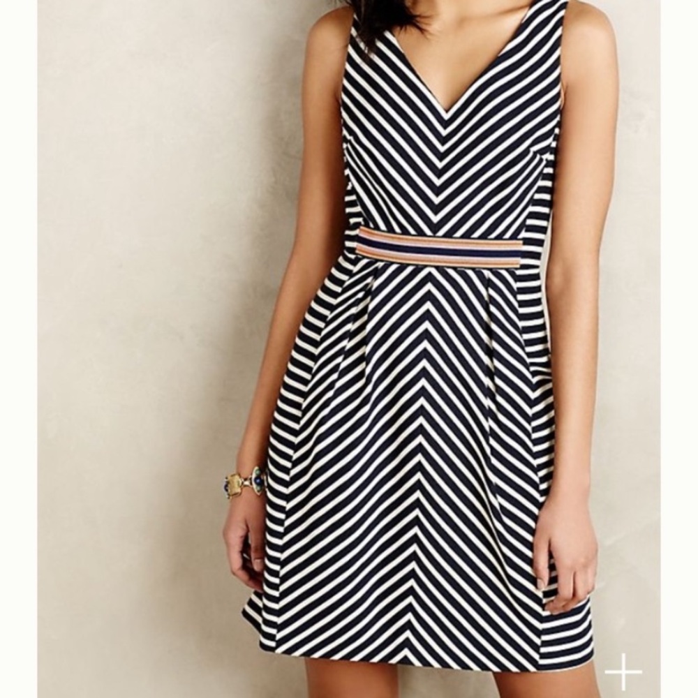 Anthropologie Navy and White Chevron V-Neck Fit-and-Flare Dress Sz 2